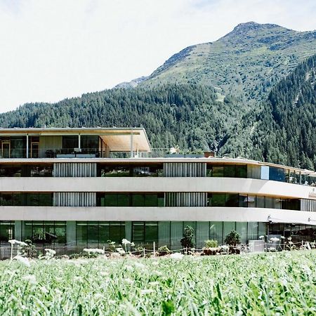 Hotel Arlmont 4 Stern Superior Sankt Anton am Arlberg Ngoại thất bức ảnh